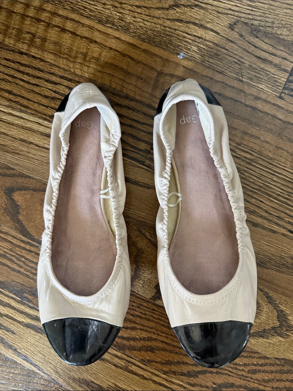 GAP Cream Ballet Flats with Black Cap Toe